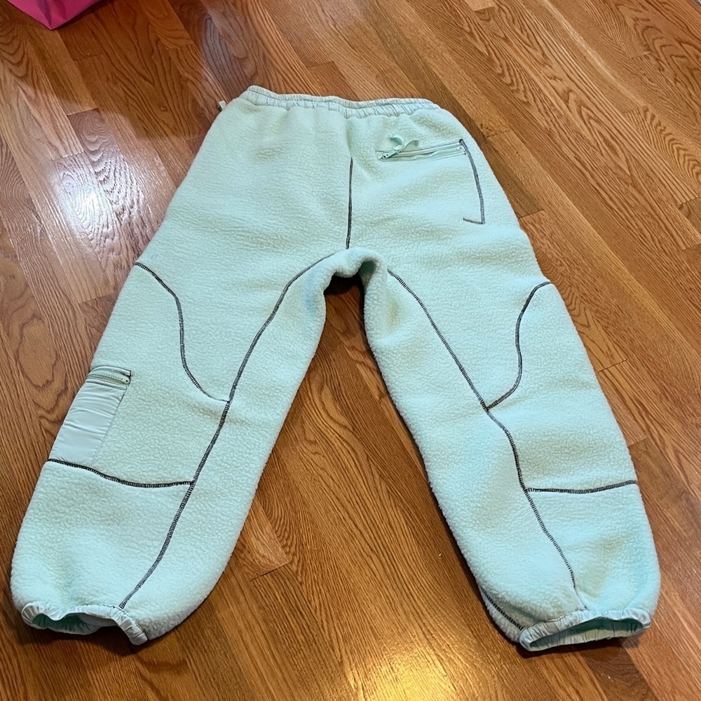 Free People Hit The Slopes Fleece Pants Size Medium NWT - Picture 15 of 16